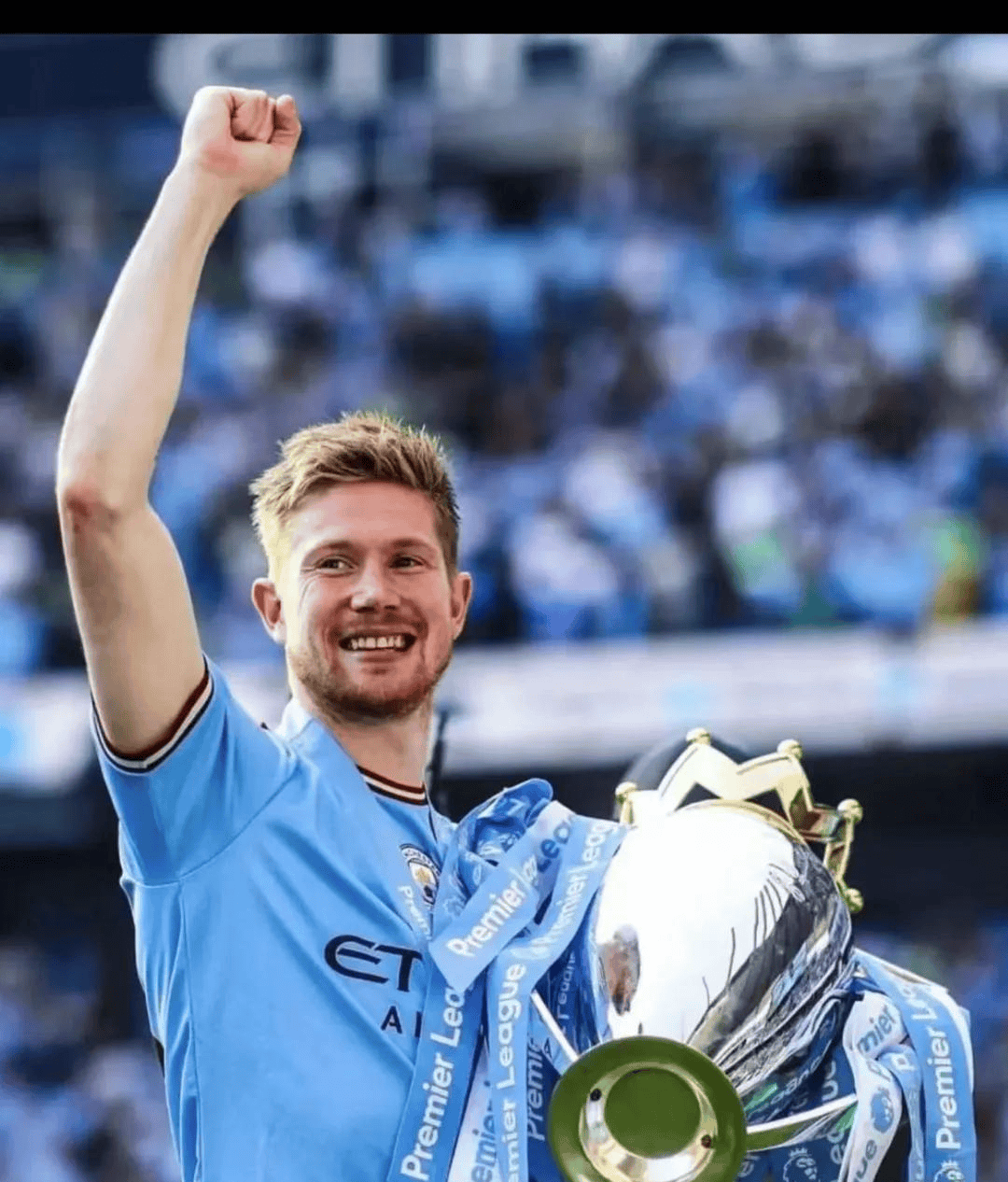 大谷翔平在 2024 年正式加盟道奇后，其爱犬“Decoy”在领奖时意外走红